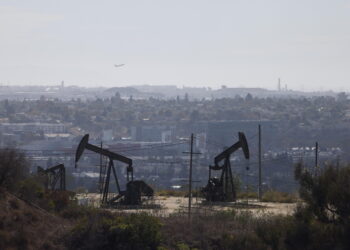 Il petrolio chiude in forte rialzo a New York a 65,43 dollari