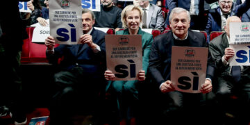 Forza Italia apre a Calenda, lui: ‘Collaboro ma non con gli estremisti’