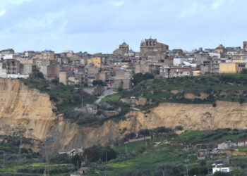 Polemica sui fondi, insorgono le opposizioni: ‘Uno spreco usarli per il Ponte’