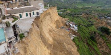 Danni ciclone Harry, l’esperto: “Dirottare i fondi del Ponte è inutile e demagogico, le risorse ci sono: usiamole”