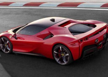 Ferrari in pole a Piazza Affari. Risultati 2025 superano attese