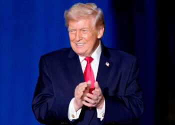 Crollo oro e argento, perché c’è dietro Trump: investire conviene ancora?