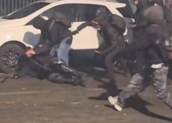 Torino, chi è l’agente aggredito nel corteo per Askatasuna