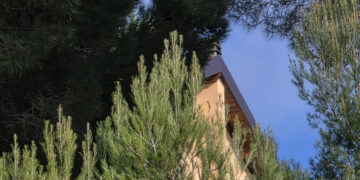 Bimba morta, Ris prelevano due paia di scarpe nella casa