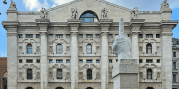 **Borsa: Piazza Affari in rosso, sprint di Campari, tonfo Nexi e Amplifon* / AdnKronos