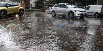 Domenica con maltempo sull’Italia, allerta meteo arancione per Liguria e Lombardia