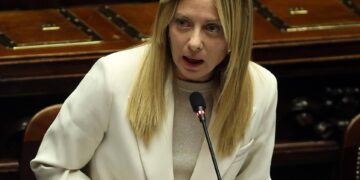 Iran, Meloni: “Governo non è complice”. E fa appello a opposizioni: “Compattiamoci, se non volete ditelo”