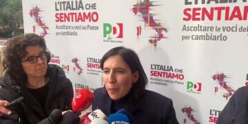 Caro carburante, Schlein e la proposta a Meloni: “Attivi accise mobili e usi extragettito Iva per abbassare accise”