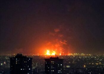 Iran attacca ancora Paesi arabi. Israele colpisce il petrolio, Trump apre all’invasione