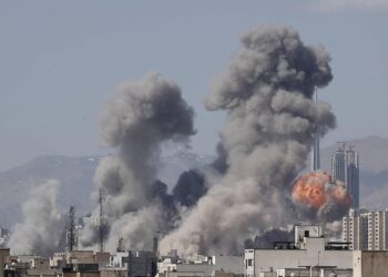 Iran, attacco Usa entra in fase 2: “Colpiremo ovunque, Teheran senza chance”